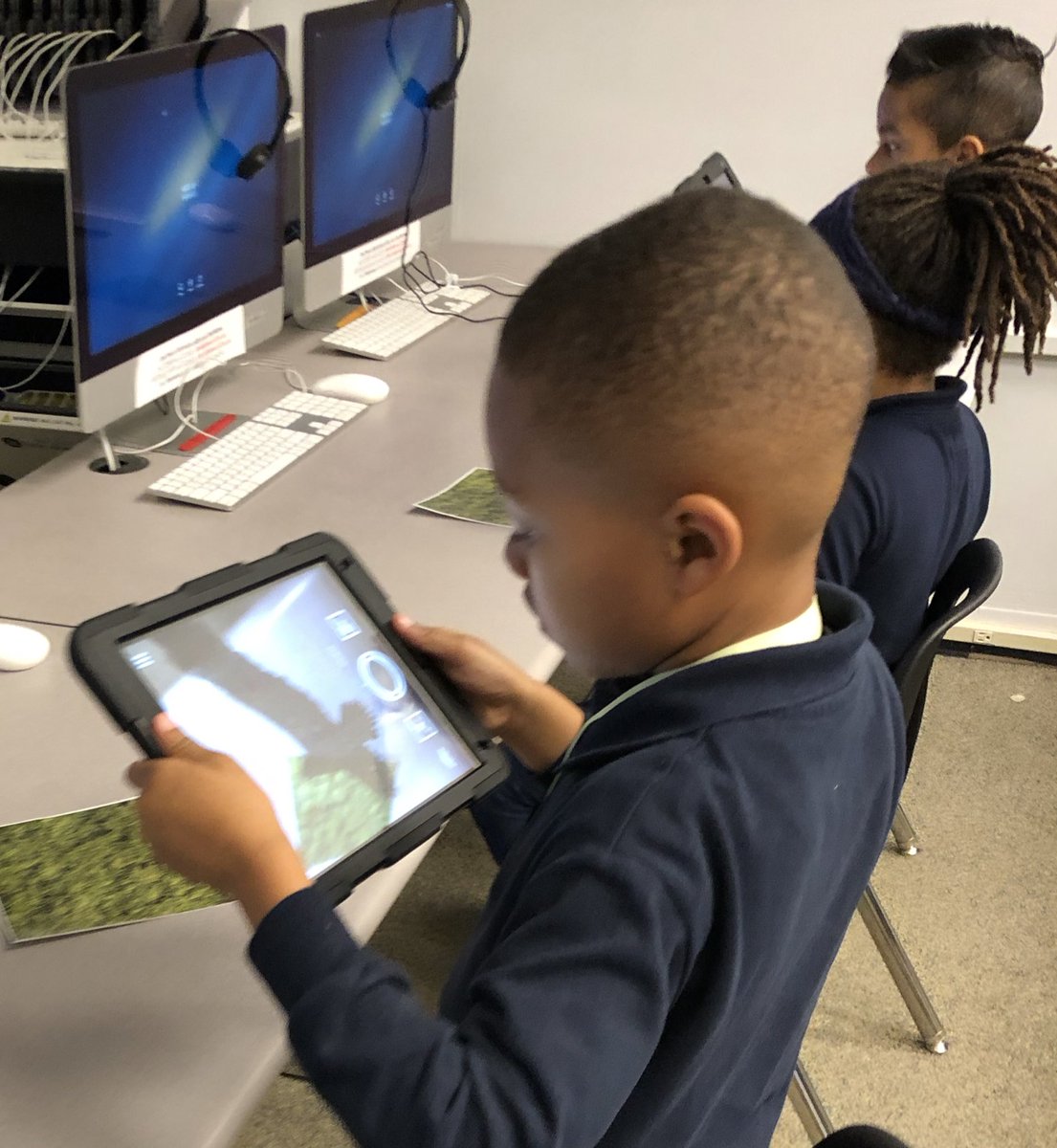 K-friends learned a new phrase today in Tech- #AugmentedReality - They used #AR to learn about animals with <a href="/zookazam/">zookazam</a> 🦅🐞🐢🐙🦍🦒 - It was a pretty cool experience!
