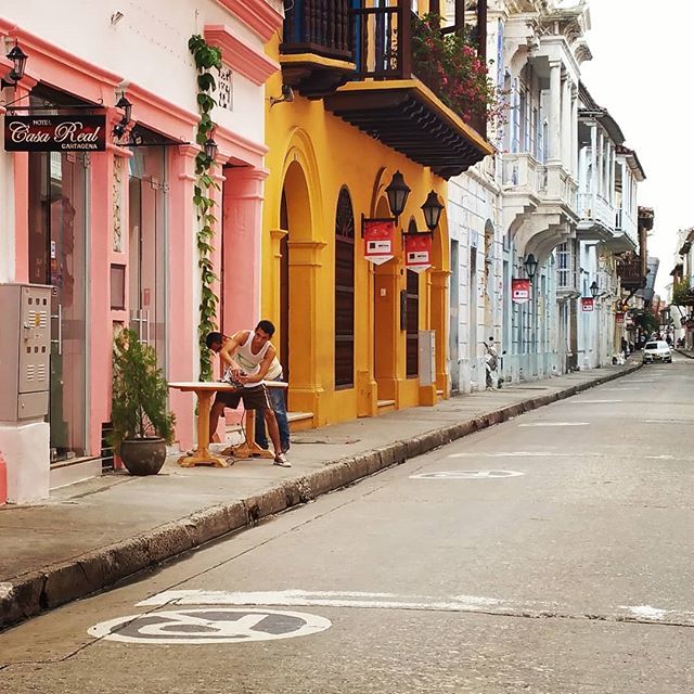 Cartagena stroll #takeitallin
#findyourfreedom #stayandwander #travellifestyle #mothernaturerocks #serenitynow #visualmeditation #wanderlove #whywelovenature #naturescape #treescapes #naturelove #travelwell #passportpassion #liveauthentically #roamthepla… bit.ly/2tlJNdC