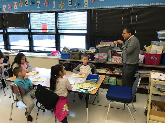 RyanHart2013's tweet photo. Mr. Moran running small groups for literacy &amp; using total physical response (TPR) strategies to help students understand new vocabulary words.  #GLAD  #TPR  #wcusd200 https://t.co/4RvTxbjXPR