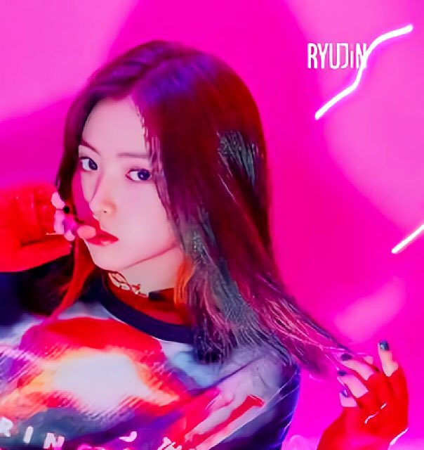 RyuJin__ITZY's tweet photo. Shin Ryu Jin #itzy #류진 #달라달라 https://t.co/vJ5aslD3Xg