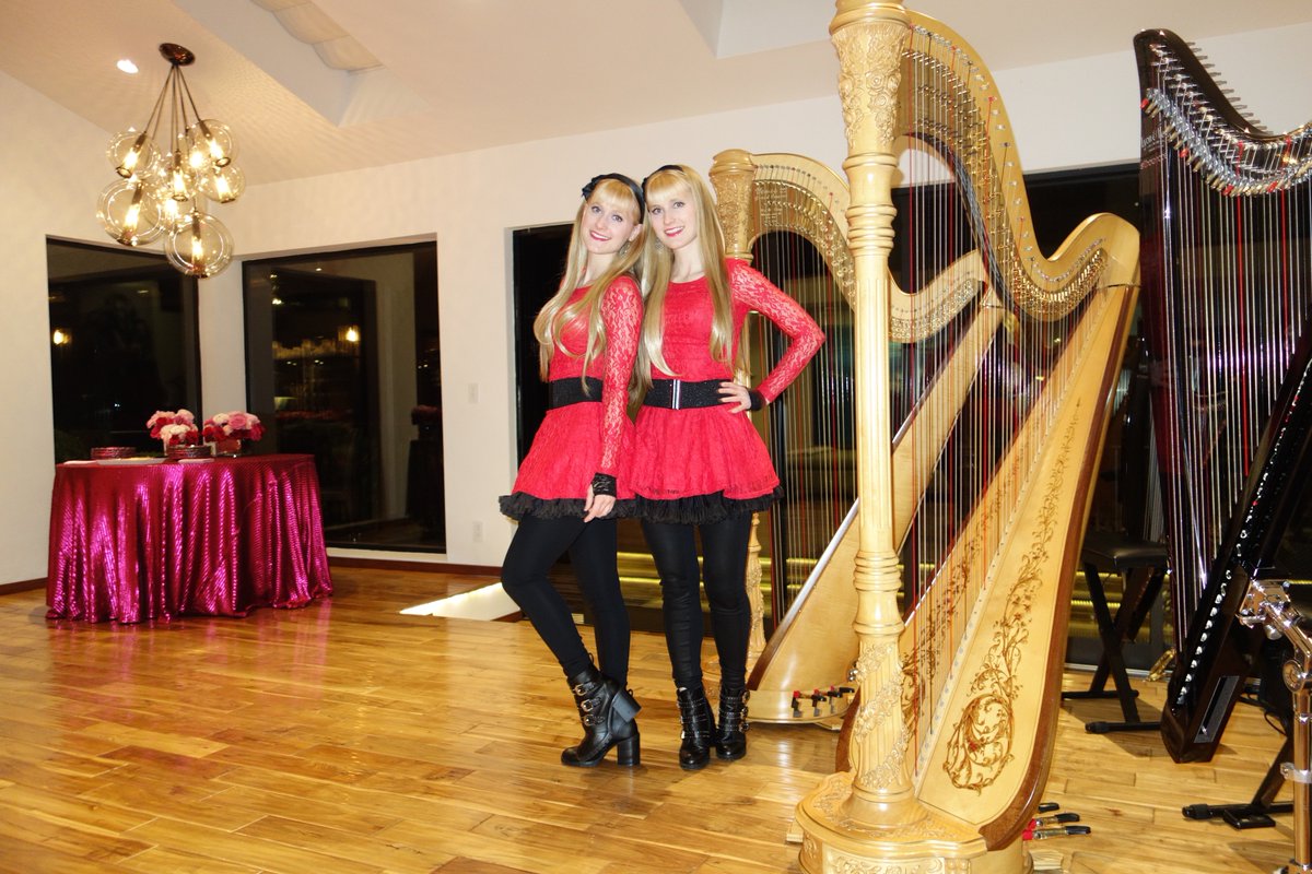 HarpTwins's tweet image. We performed last night for a Valentine's party at a gorgeous private residence in Malibu, California. ❤️❤️ 

See lots of BTS photos and vids from the event on our Instagram stories (gone in just a few hours) instagram.com/camillekennerly