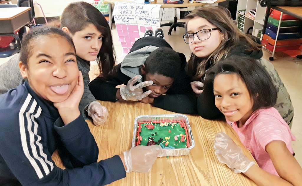 Jones_birney's tweet photo. Ss constructing animal and plant cell models! What's better than science projects you get to eat? @cobbscience @BirneyBobcats https://t.co/Re87JkQZZo
