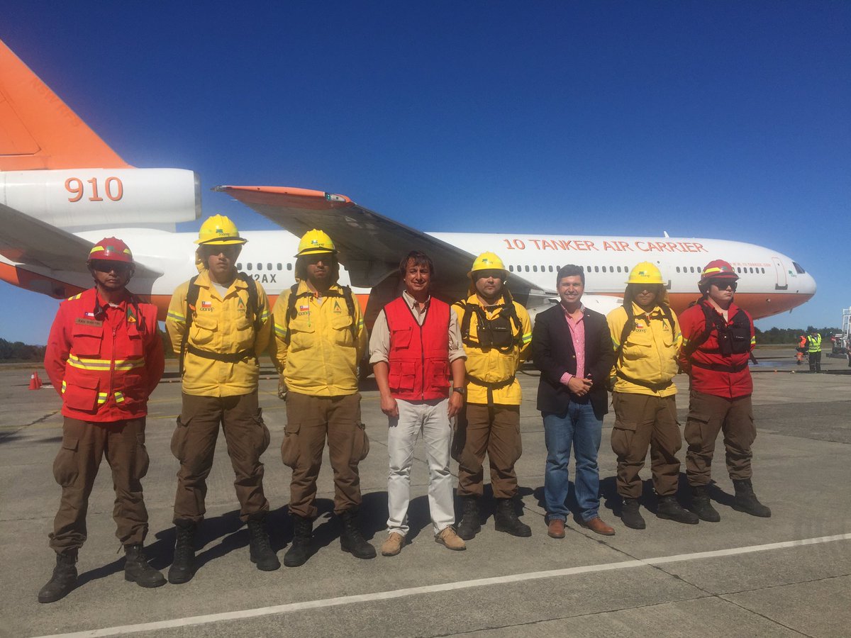 jaaichele's tweet photo. Desde el aeropuerto El Tepual en Puerto Montt acompañando a nuestros brigadistas Forestales en el carguío del 10 Tanker en el día del Brigadistas Forestal.
Felicitaciones a todos ellos.
@Int_LosLagos @conaf_minagri @GEPRIF https://t.co/8cmOLhGDBs