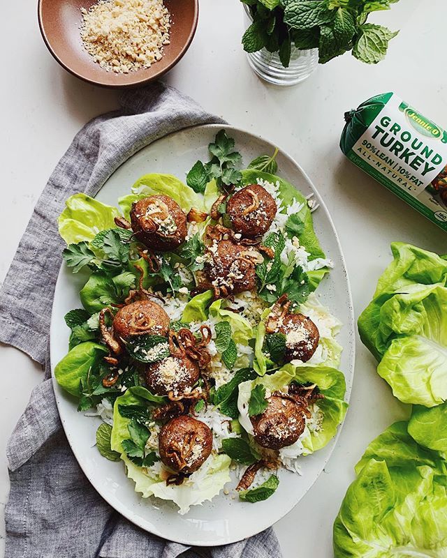 These turkey meatball lettuce wraps are flavor on flavor on flavor! Made with @jennieo ground turkey, fish sauce, sugar, soy and lime roasted to 165 degrees and topped with coconut rice, fresh herbs, peanuts and fried shallots. Cannot get enough of these… bit.ly/2DHgDKT