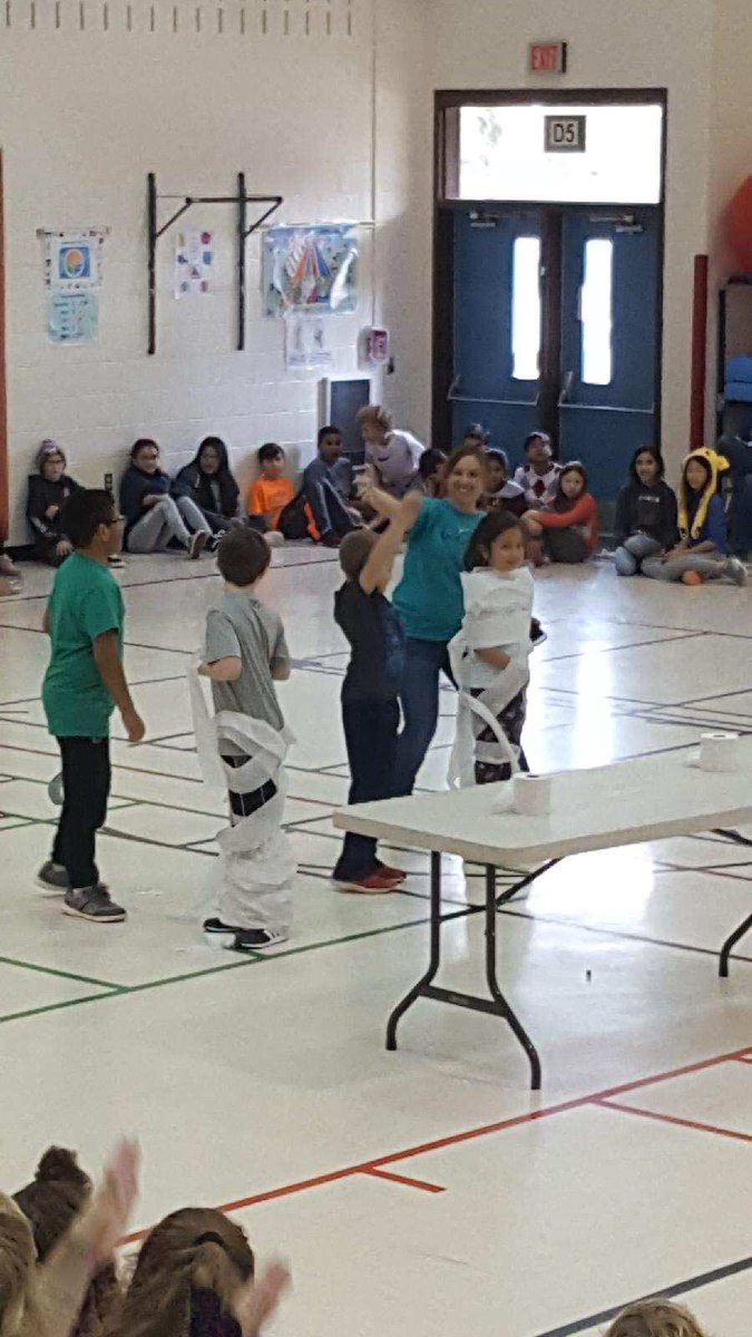 MrsG_Richardson's tweet photo. Third Grade Champs at the Minute-to-Win -It assembly! @Potowmack_ES @ChrismansClass https://t.co/a53964u8N2