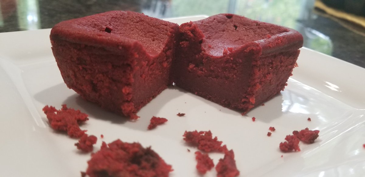 DeeProteins's tweet photo. #D-Pro has gone #keto. Our new flavor is a #Red #velvet high protein meal bar. This #meal bar tastes like a #delicious smooth red velvet cake with a deep maroon color-without the high #carbs and unhealthy #sugars. #ketorecipes #ketogenicdiet #ketogenic https://t.co/xDPn1njFig