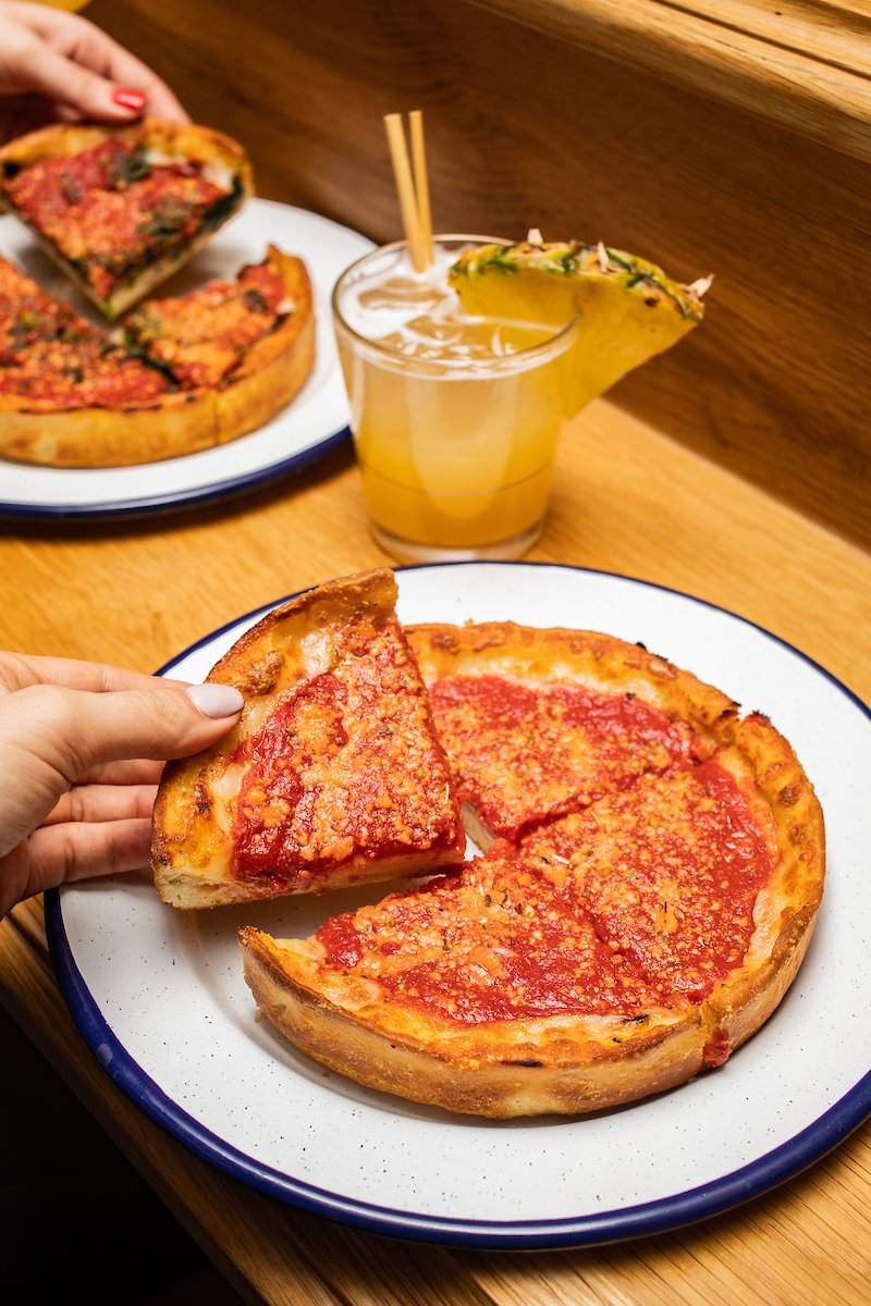 BeatrixMarket's tweet photo. Exciting news #Chicago! Starting Feb. 18, enjoy Happy Hour at our @BeatrixMarket DePaul Loop location now from 4PM-7PM every Monday-Friday. Grab a $3 beer, $4 deep dish pizza or $5 glass of red or white wine. https://t.co/xCvqmveWHV