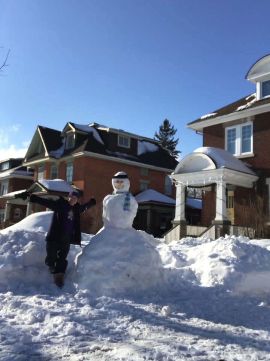 chicklets_1999's tweet photo. With some encouragement from @OttawaMaryJ and help from the kids & neighbours (Thank you!) I built the biggest snowman of my life for my #snowphytrophy entry @intheglebe. #Winterlude https://t.co/oWFCCOz5he