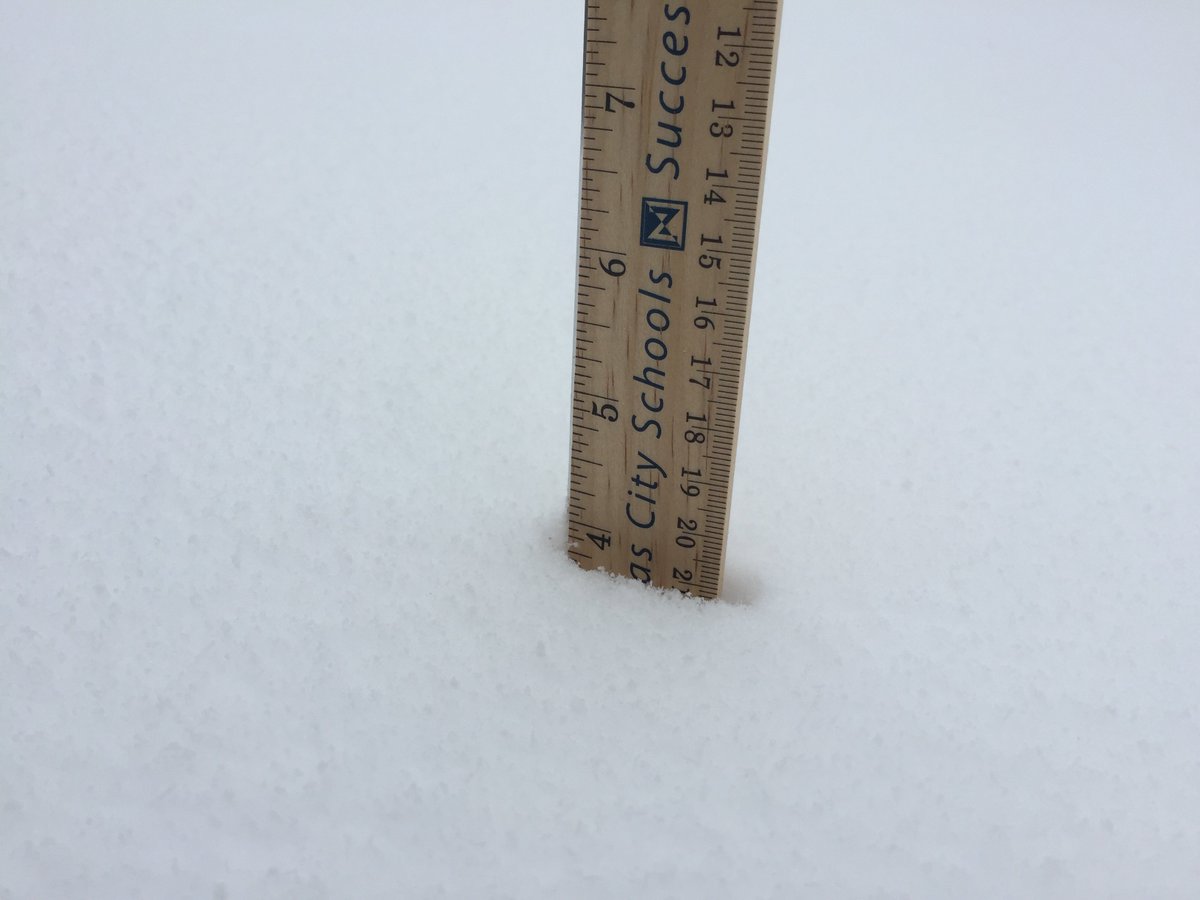 KMBZradio's tweet image. Our very un-scientific measurement of today's #snow outside the KMBZ studios...
#KansasCity #kcwx #mowx #kswx 📏❄️🥶