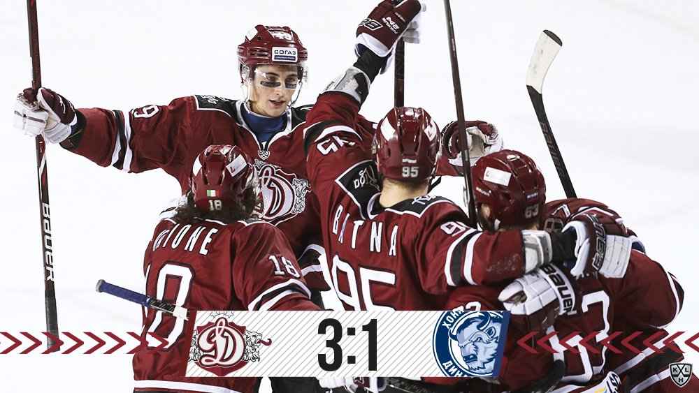 khl's tweet photo. .@hcDINAMORIGA побеждает в матче под открытым небом!
#WinterIceBreak | #ДРГДМН https://t.co/O11aCVmzDz