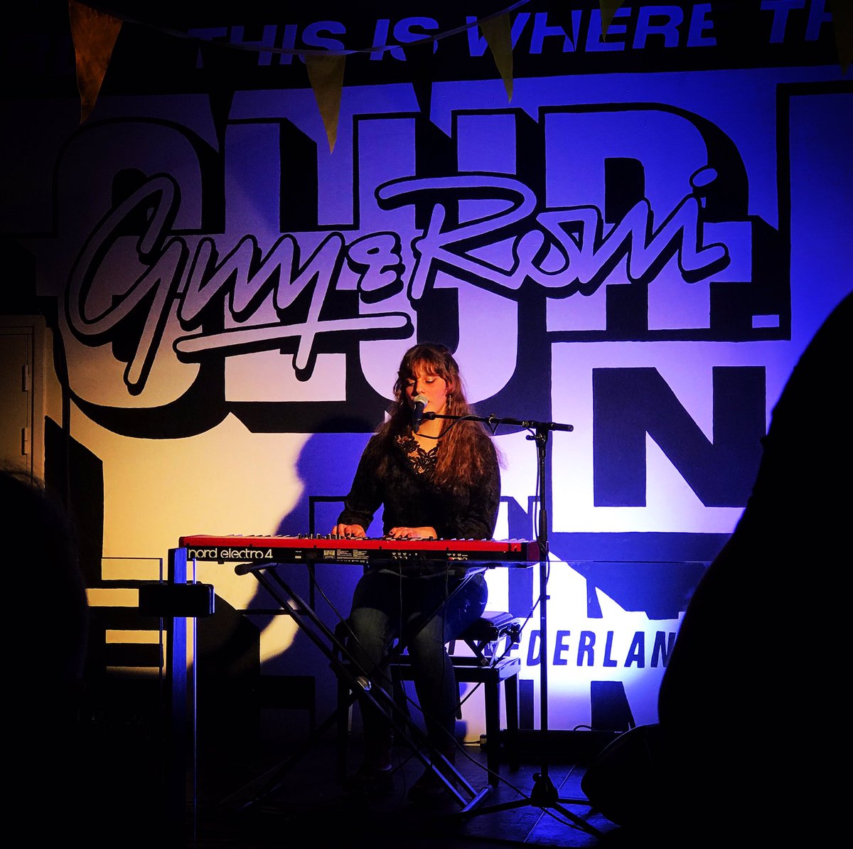 kunstbendegrunn's tweet photo. Open Podium 2/3! Vorige week in Uithuizen, vandaag in Groningen, morgen in Delfzijl! Check de agenda en meld je aan als je morgen, net als Fien, mee wilt doen. 🎤 #kunstbende #kunstbendegrunn #openpodium #vanzoldernaarpodium #groningen #rabobankpartnerincultuur https://t.co/nk1MsEzUcs