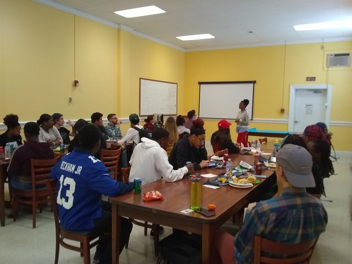 CounselingGc's tweet photo. Healthy Boundaries are key to Healthy Relationships!! Thanks Keisha Barnes for sharing your knowledge!! #DVAW2019 https://t.co/Ig7byhpi0n