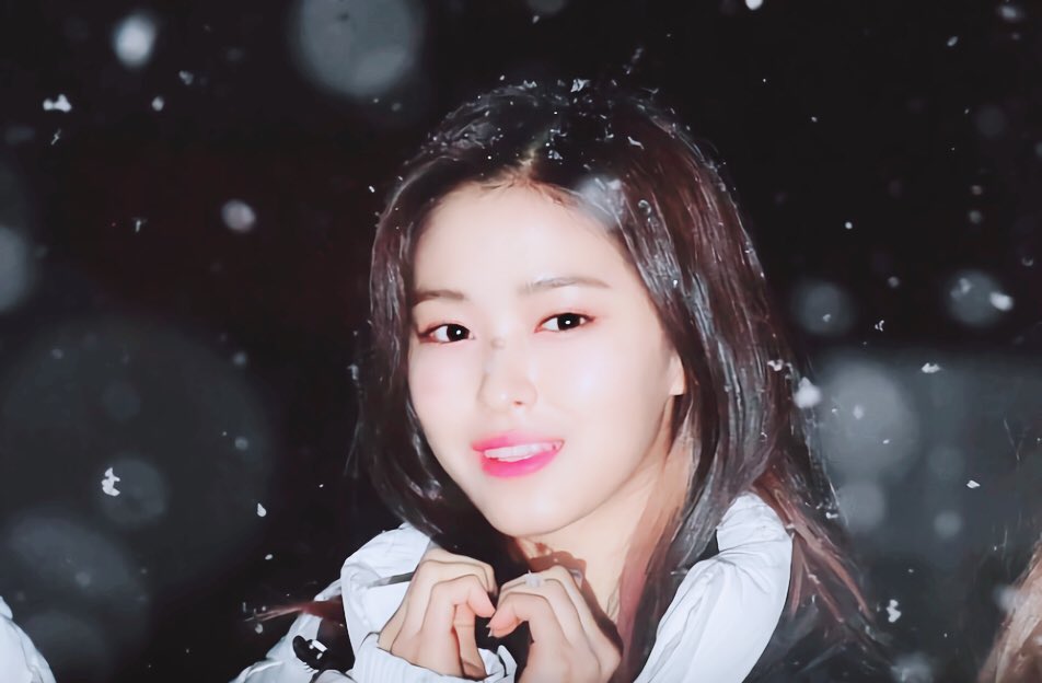 RyuJin__ITZY's tweet photo. ❄️❄️❄️❄️❄️ #itzy #류진 https://t.co/gaGMdazQ95