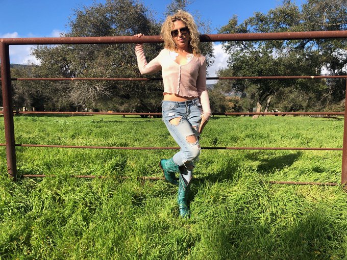 #FridayFeeIing Shes #gonecountry #bootsandjeans pics from my #birthday outting - tee hee hee i snuck<a href="/tag/fridayfeeiing"class="tags">#FridayFeeIing</a><a href="/tag/gonecountry"class="tags">#gonecountry</a><a href="/tag/bootsandjeans"class="tags">#bootsandjeans</a><a href="/tag/birthday"class="tags"><span>#birthday</span></a>