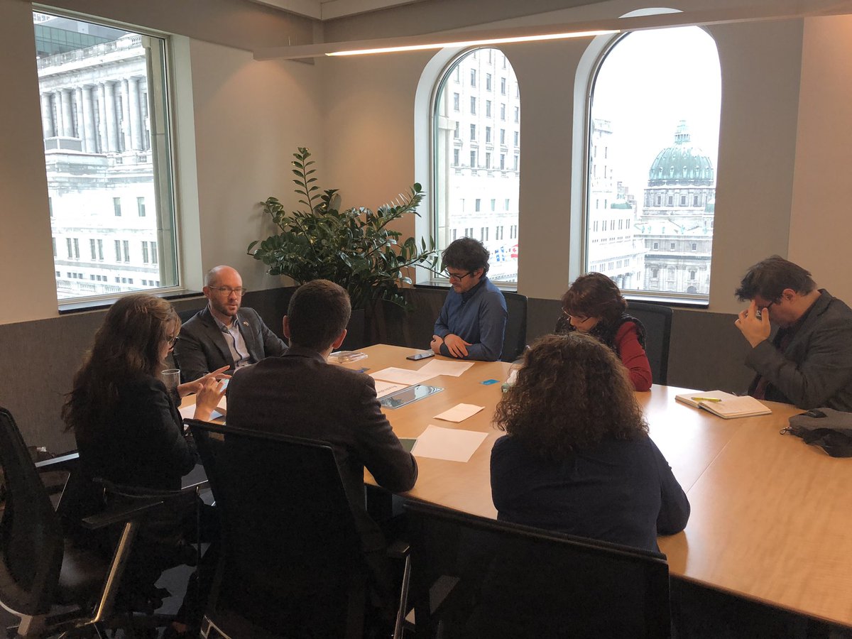DrWinstonChan's tweet photo. Pendant la tournée @CommerceCanada à #Montréal, 25 #jeunes #entrepreneurs @HEC_Montreal @IEBNHEC ont discuté avec les @SDC_TCS @Diplo_MAH @HuotFrancis @Tokyo_DB sur leurs exportations avec les pays du @PTPGP chez @SpiegelSohmerI #Commerce #Entrepreneuriat https://t.co/noX3V9Btzj