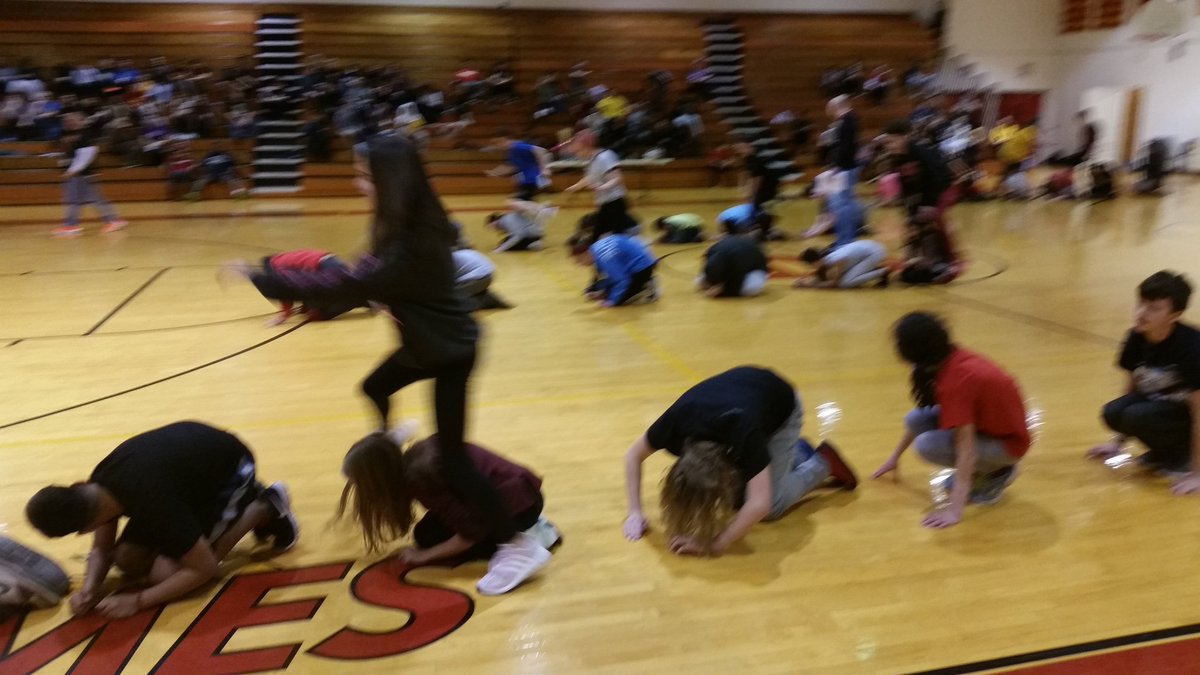 MrsFrancisNSD's tweet photo. It was a great day for the middle school winter Olympics! #embermoonpack #3rdplacefinish #teamtime7 https://t.co/kKrQDvEz9g