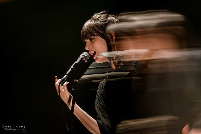 joelkuby's tweet photo. Clara Luciani, bravo pour cette belle victoire de la musique !
#claraluciani #pem2017 @jesuisclaraluciani @saintelive
.
.
.
.
.
#bestliveshots #concert #concertjunkie #concertphoto #concertphotographer #concertphotography #gigphotography #iliveforlivemusic #independentartist… https://t.co/uTxAY2vz2C