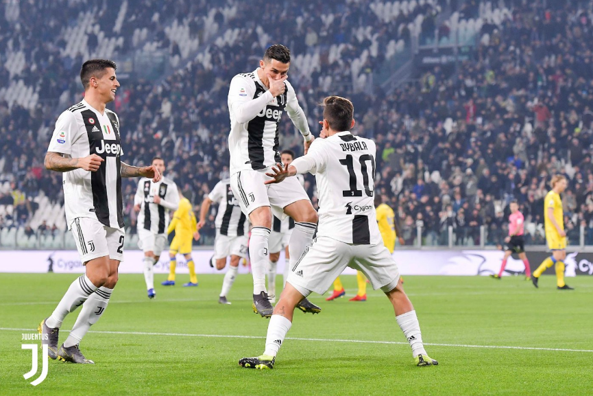 WhiteadBlackBr's tweet photo. 🔥👉 #RonaldoMask x #DybalaMask 💎👉
#JuveFrosinone #FinoAllaFine #ForzaJuve https://t.co/5fb4LOn8Ek