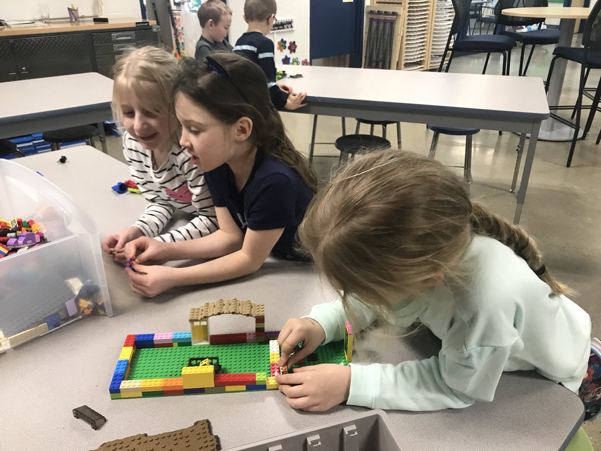 LoisHoleSchool's tweet photo. Grade 1 Lego Club in the Hive at lunch! @StAlbertPublic #webuild #legocreativity #legoplay #create https://t.co/41DCr968yq