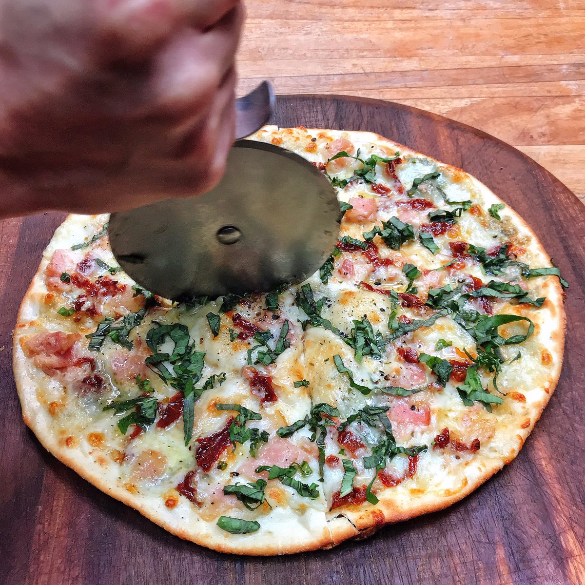 El amor no es cosa de un solo día. Vengan a probar el cariño en forma de #pizza, los esperamos!