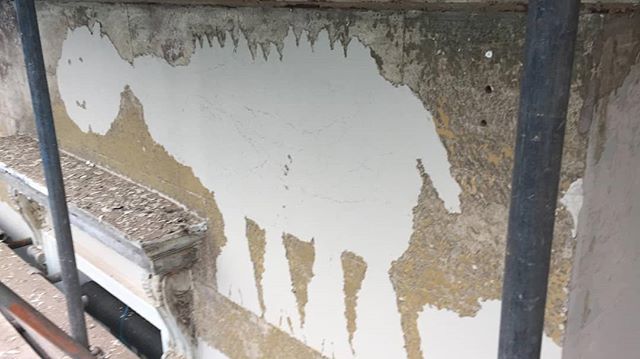 ukartisan's tweet photo. Archaeological discovery by @stuccodor during the pecking stage of the restoration. Beneath the layers of ancient coatings we unearthed this marvel
#conservation #restoration #wirral #cheshire #lime #stucco #romancement #liverpool #plastering #moulding https://t.co/AZFNJ3Ubvu https://t.co/o9piH6ip0d