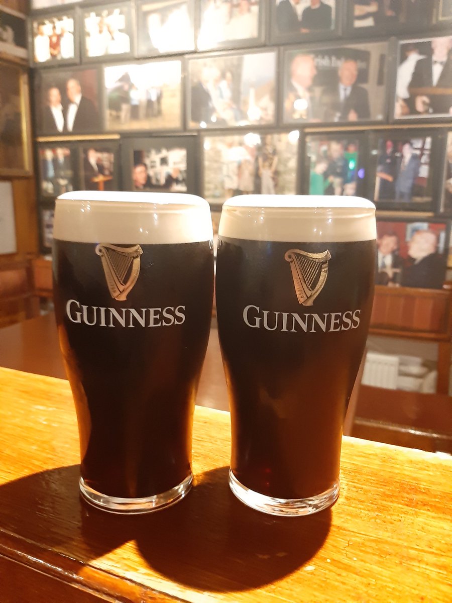 Always a fine welcome to <a href="/PIOs85/">Páidí Ó Sé's Ventry</a> #paidi30 #gaafamily