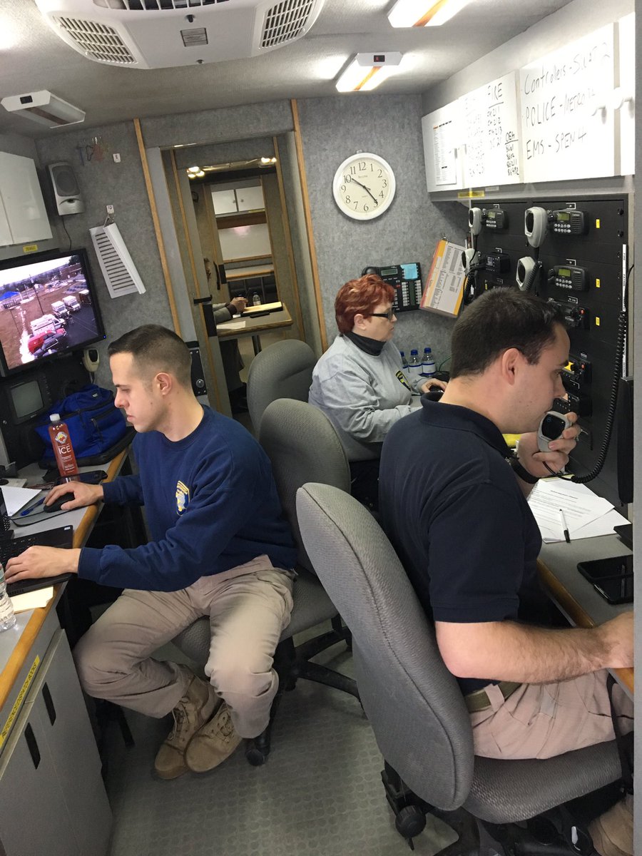 FlemRarSchools's tweet image. Here’s a peek inside the command/communication center during today’s security drill @BarleySheafFRSD #frsd