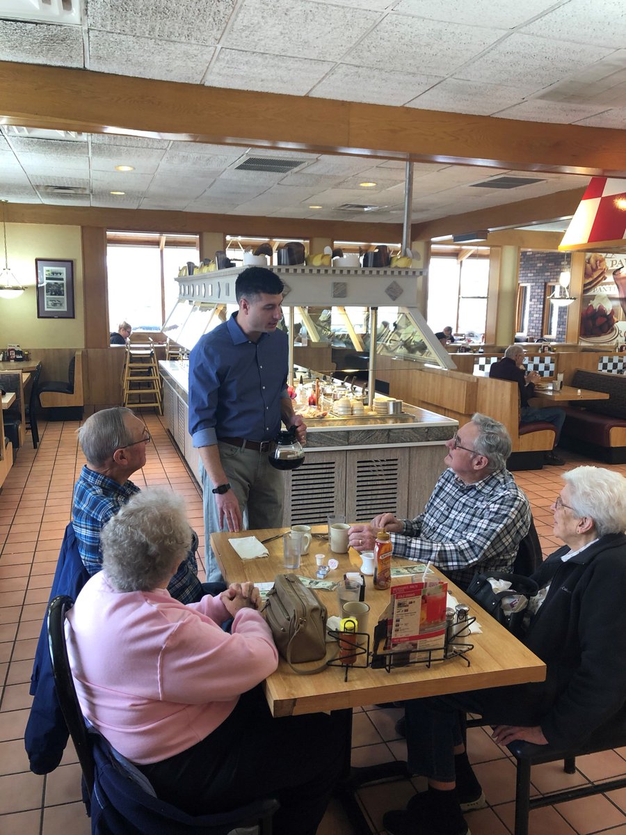 SenTomBarrett's tweet photo. Had a good time visiting Big Boy in St. Johns this morning. Was able to help out pouring coffee and talk with constituents about issues facing mid-Michigan. https://t.co/GyvzUNwqkn