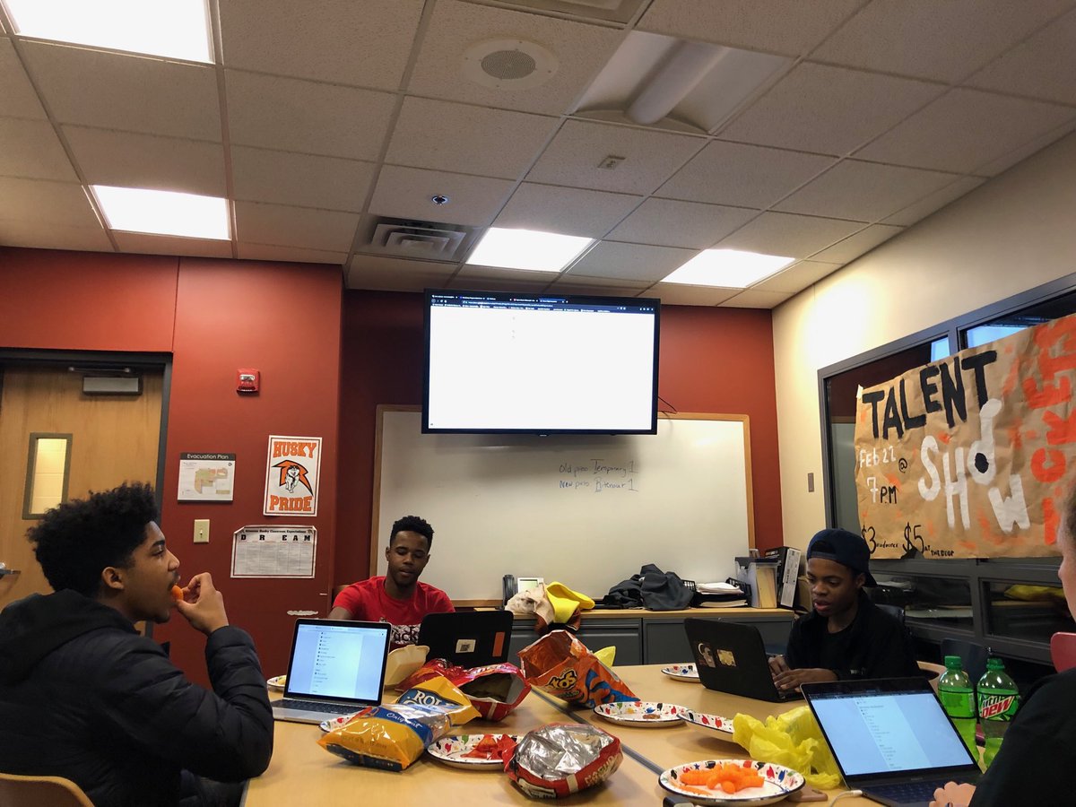 RSDlearning's tweet image. RHS Drone Pilots demonstrate their skills then review videos of their work and provide peer feedback. #ritenourexcellence ⁦@RitenourSchools⁩