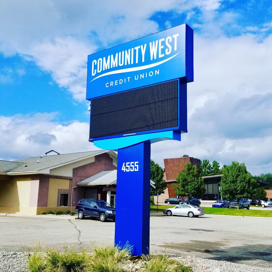 midwestsignco's tweet image. Here’s an example of a pylon done for @CommunityWestCU with a @WatchfireSigns EMC. A highly functional and good looking sign!
616-583-1743
midwestsignco.com
#pylonsign #electronicmessagecenter #watchfire #customercommunication #customsignage #creditunion #grandrapids