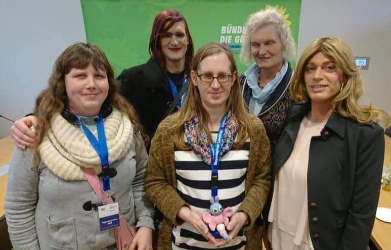 DzeZ8APWoAMthwr.jpg:large