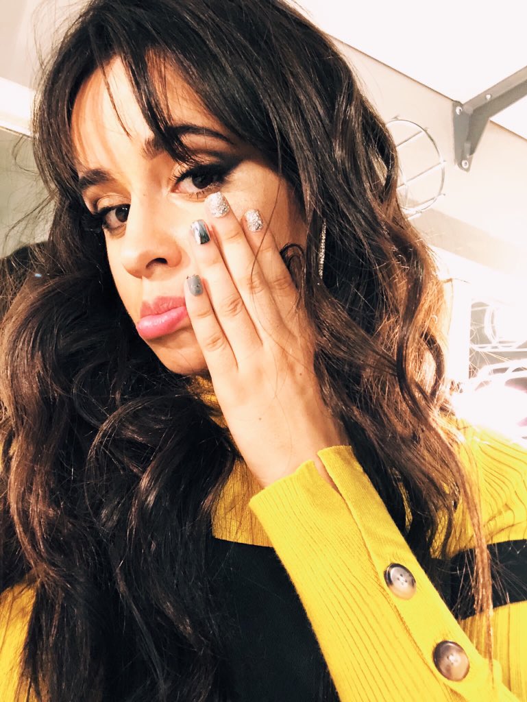 MutiraoFada's tweet photo. CEM rts

#Consequences #BestLyrics #iHeartAwards https://t.co/XzLb7LoYEi
