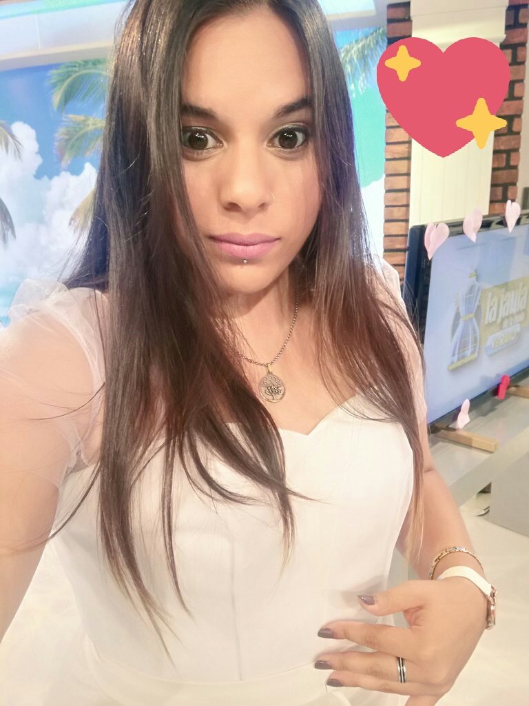 Anthoaye3's tweet photo. Un paso más para el sueño💕enamorada 😍 #elvestidodetuvida @claudiocosano @LaJauladelaModa https://t.co/JEvQYmnl7O