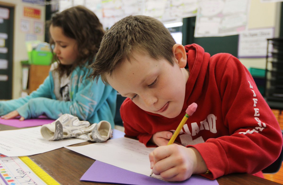 WL_Ann's tweet photo. #ShakerLane @ShakeyPride second graders spread #Valentines cheer @MsGarlisi204 @LittletonIndie PHOTOS: https://t.co/YVmoTi605y https://t.co/35voZKydzy