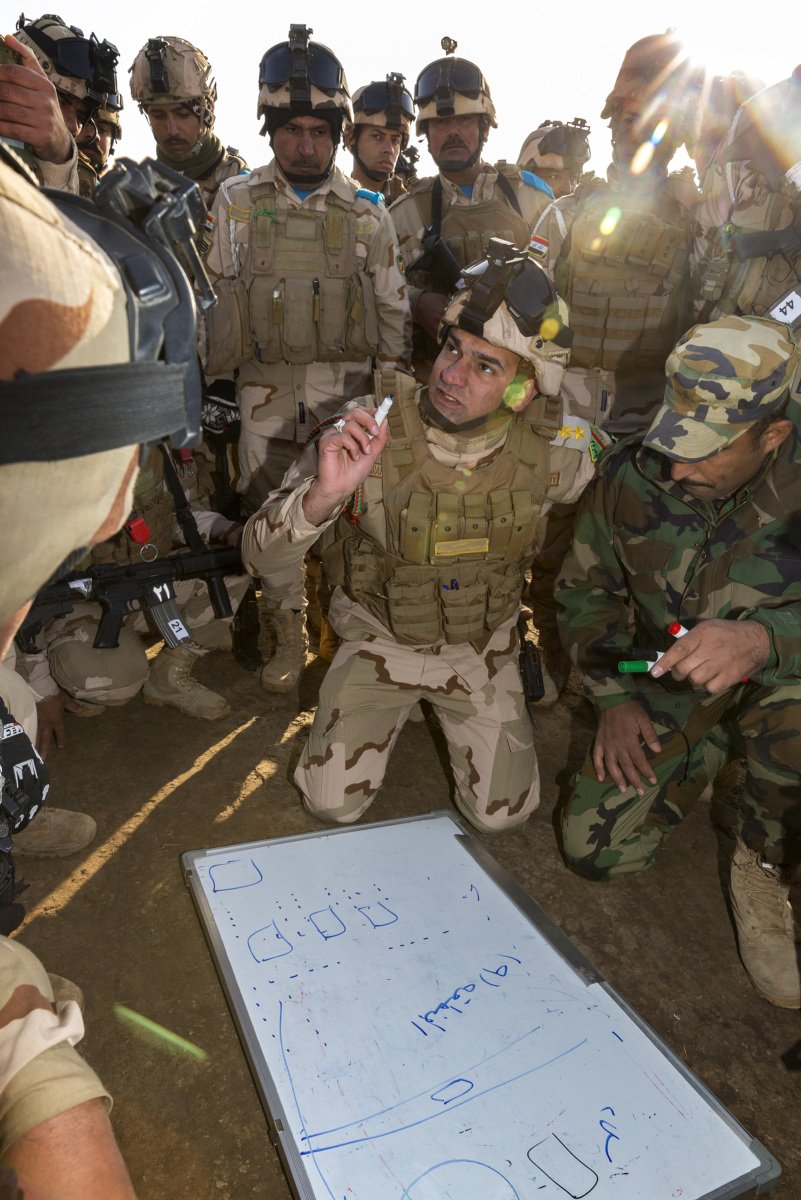 ADF_MiddleEast's tweet photo. Iraqi instructors from the Baghdad Fighting School trained more than 1,900 of their own soldiers recently. It's only the 2nd time BFS has led the training, with Aussie and NZ troops of Task Group Taji 8 stepping back from the role to mentor the instructors https://t.co/vbnWAo2uy7