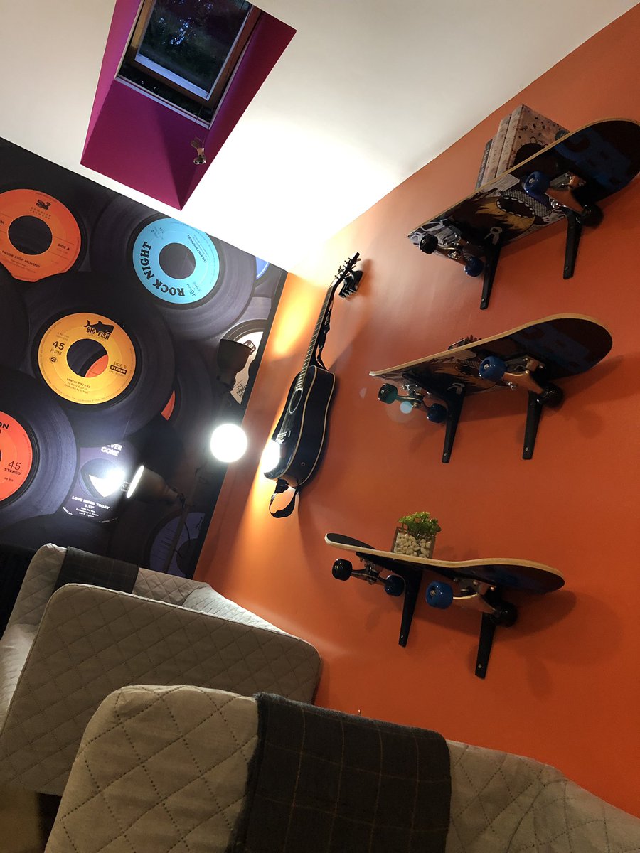 oneposhpad's tweet photo. Youth club music themed room for local church hall.. 
Well that’s me one step further to heaven! .. well I’m about 50/50 at the minute I recon! Ha #church #musicthemedroom #@NEFollowers @oneposhpad @thenortheastHUB @Living_North https://t.co/ZAM9TkwFhu