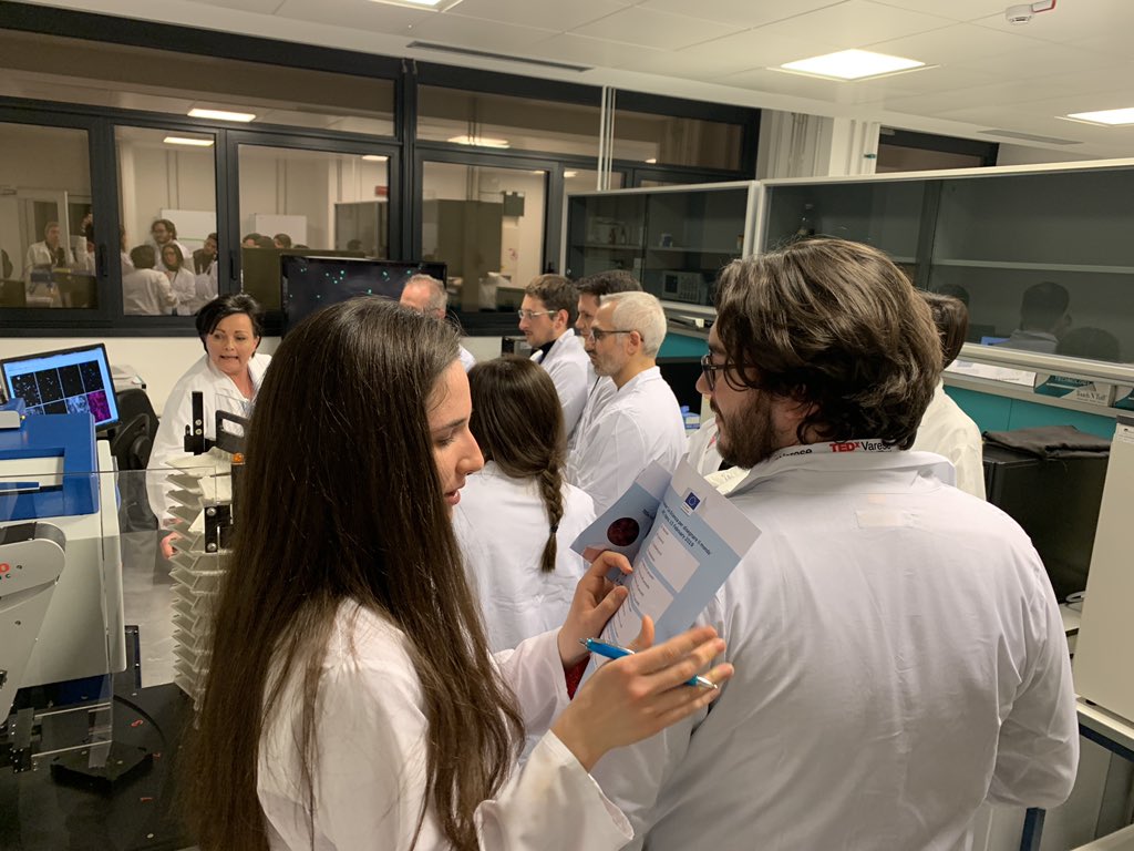 Cath_Simoneau's tweet photo. La competizione e cominciata ! Chi avrà tutte le risposte giuste ? #ECVAM challenge !  Superlab of @EU_ScienceHub #ecvam #exploreJRC  #disegnatedx for the #TEDxVareseSalon @TEDxVarese https://t.co/Uhw9dU8nTN