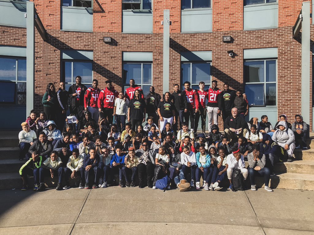 RFootball's tweet photo. Service Knights wrap up a great afternoon mentoring 6th graders at Belmont Runyon Elementary, in Newark. A big thank you to all the administrators and  teachers! https://t.co/RVAOu9memW