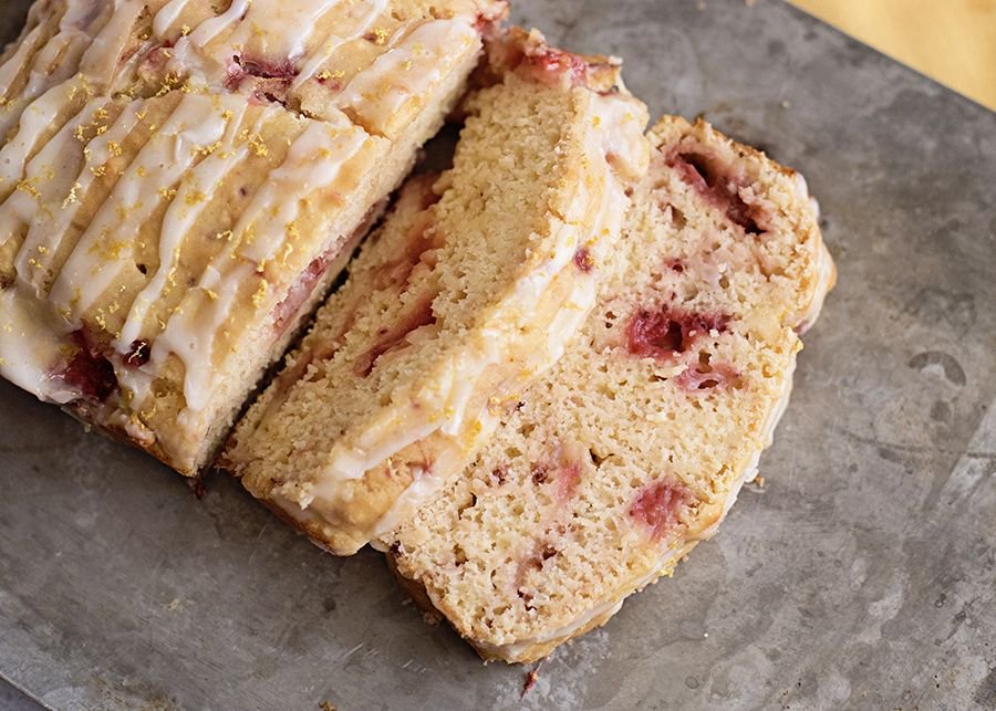 SouthernBite's tweet image. The Greek yogurt, chopped strawberries, lemons and powdered sugar glaze make this Strawberry Lemon Yogurt Bread a bright, sweet and downright delicious treat.
RECIPE: buff.ly/2LvwO0o #southernbite #recipe #lemonbread #strawberry #dessert #yogurt