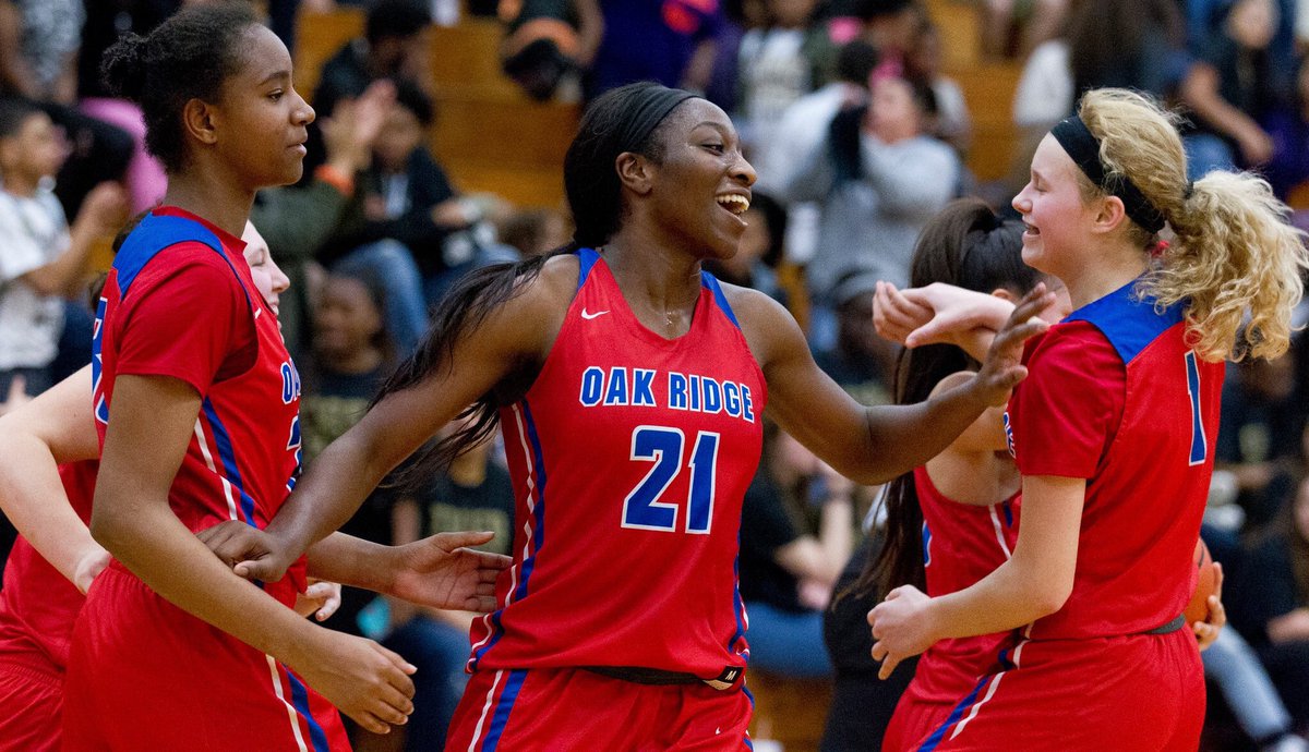 aleciawhyte21's tweet photo. Last night I played my last high school basketball game &amp; I could not be anymore grateful to play with this team.. I love them so much and I will forever remember the memories made w/ these girls. It was a blessing to play for Oak Ridge for 4 years &amp; be a Lady War Eagle 🦅❤️ https://t.co/Ub9r9lMKOE