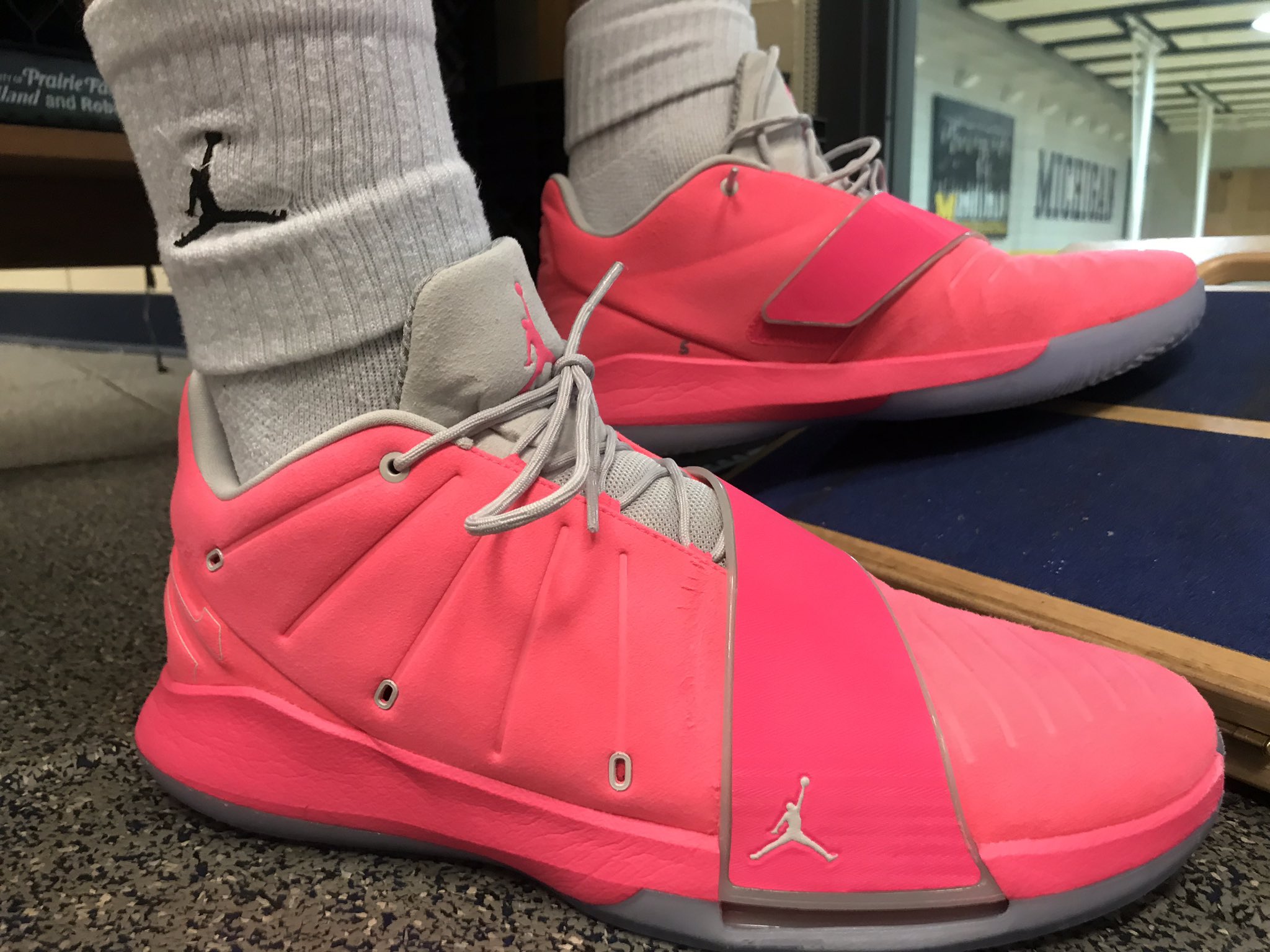 university of michigan basketball pink shoes