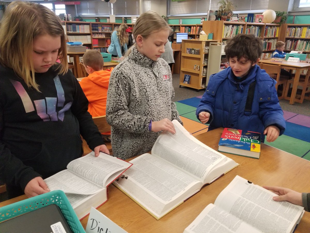 tce_library's tweet image. 4th Graders had fun sampling some Reference Books. Then, we played a round of &quot;Name That Source.&quot; @LCETrailblazers   @almanac  @Dictionarycom @thesauruscom #atlas #encyclopedia #referencesources