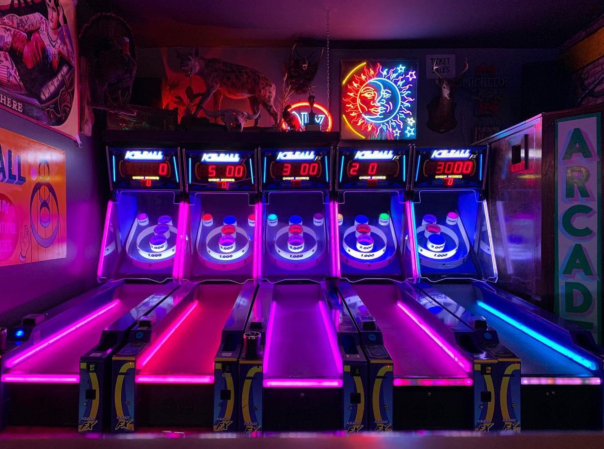 PARLORstl's tweet photo. 💥🥶Decided to add more ICE•BALL🥶 💥
Turned 3 into 5. Come try the new lanes
#parlorstl #arcadestl #InTheGrove https://t.co/jGjY0izHU3