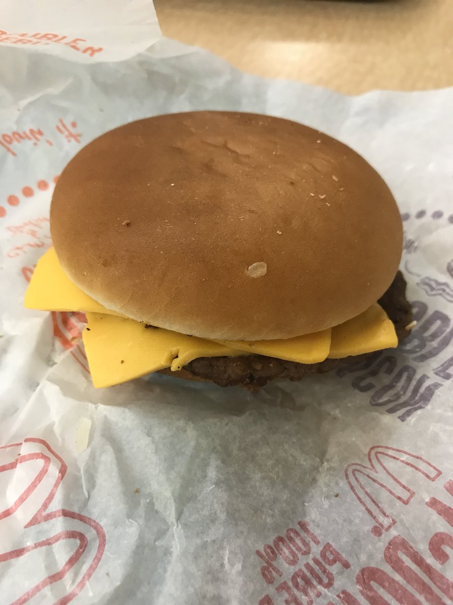 satomh37's tweet photo. アメリカのマック来てみた https://t.co/3cTg9ReJDZ