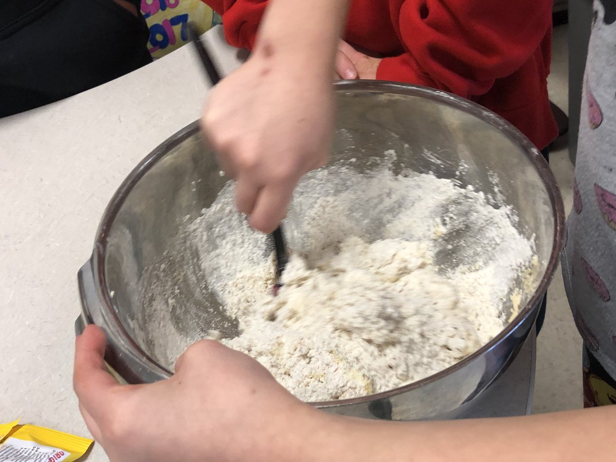 mrsguizzo's tweet photo. Cooking is the BEST way to teach equivalent fractions! #studentteaching #getmessywithmath https://t.co/AWxDLmoOmL