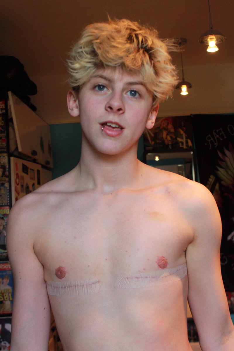 noahfinnadams's tweet photo. i am shirtless and NOT tensing at all https://t.co/EFe4wiIjnc