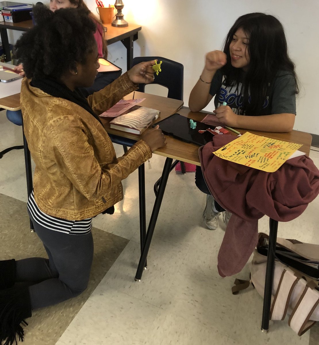 MsBarkerTweets's tweet photo. On Mon AVID ss wrote their name on colored paper &amp; then passed them around, writing something they admire or like about each person. They got to read them yest &amp; enjoy some Valentine's goodies! (Notice how they still have open books &amp; laptops) #hhs9 #lisdavid #alwaysworktodo https://t.co/qkbxAX1pM0
