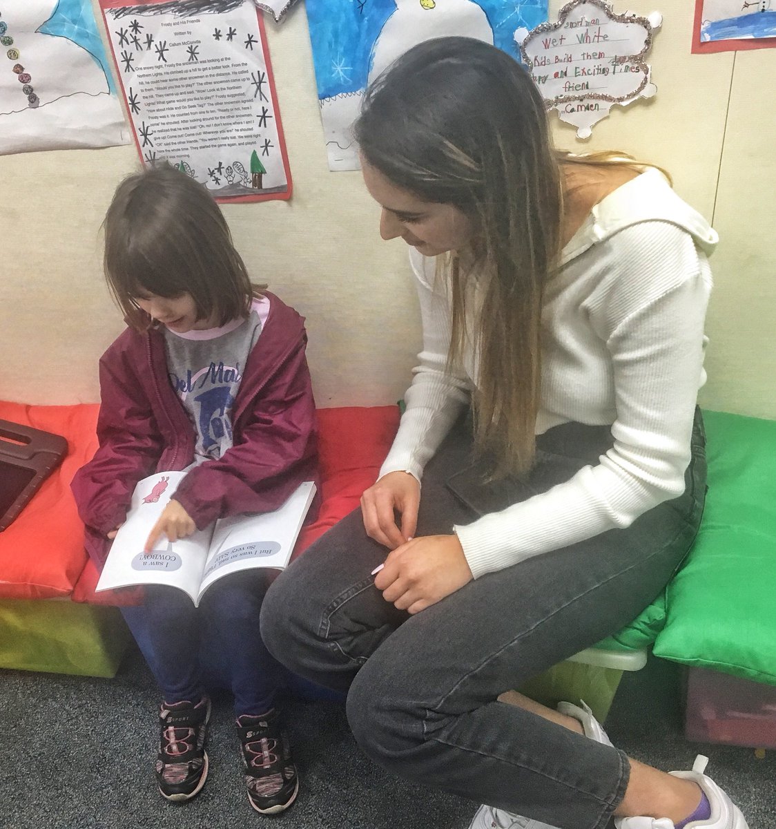solisteacher's tweet photo. It’s always so special when Del Mar Heights alumni visit and give back to the school. The first graders were so excited to read with these high schoolers. #DMHeights #DMUSD https://t.co/fYH5O6pFj3
