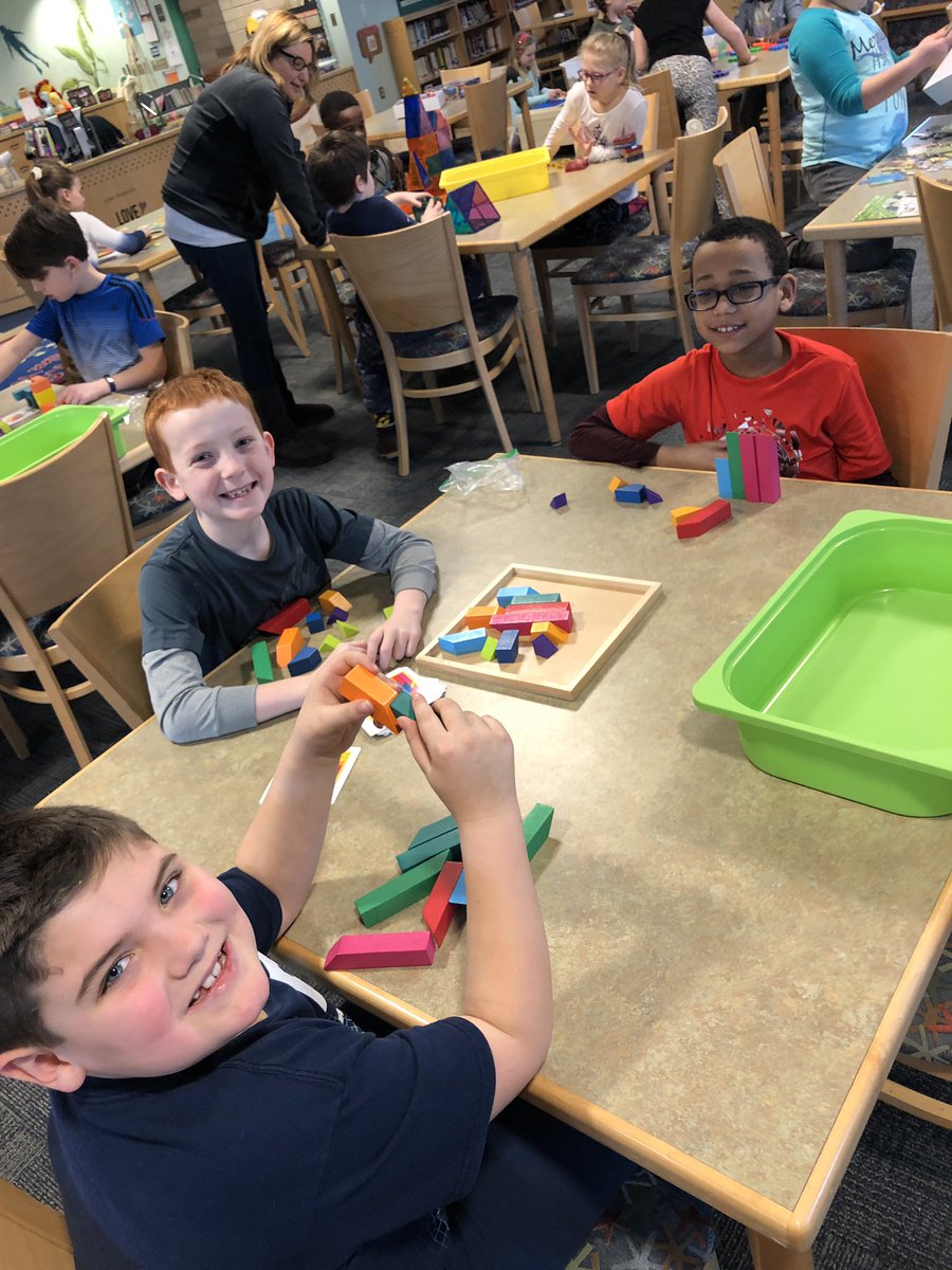 MrsSklad's tweet photo. Our opening day of #SalkFraser Thinker Space was a hit! Thanks @janetkijek for all your hard work to create this experience for our Seahawks. @TeachSmitka @lwetzel #Fraserfamily #FEFgrant https://t.co/ewoJQsEihi