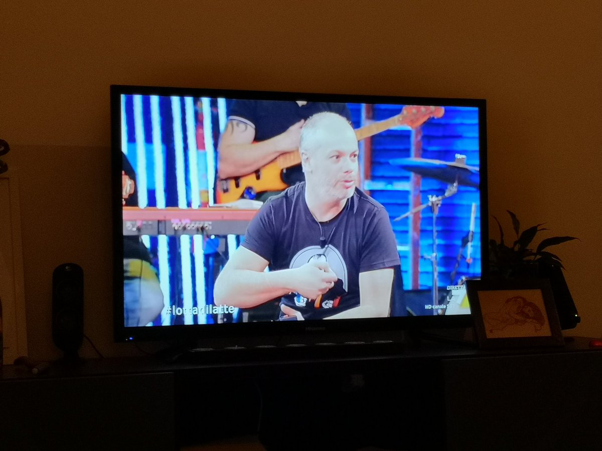 Io aspetto il venerdì per capire le cose per bene. <a href="/welikeduel/">Propaganda Live</a>